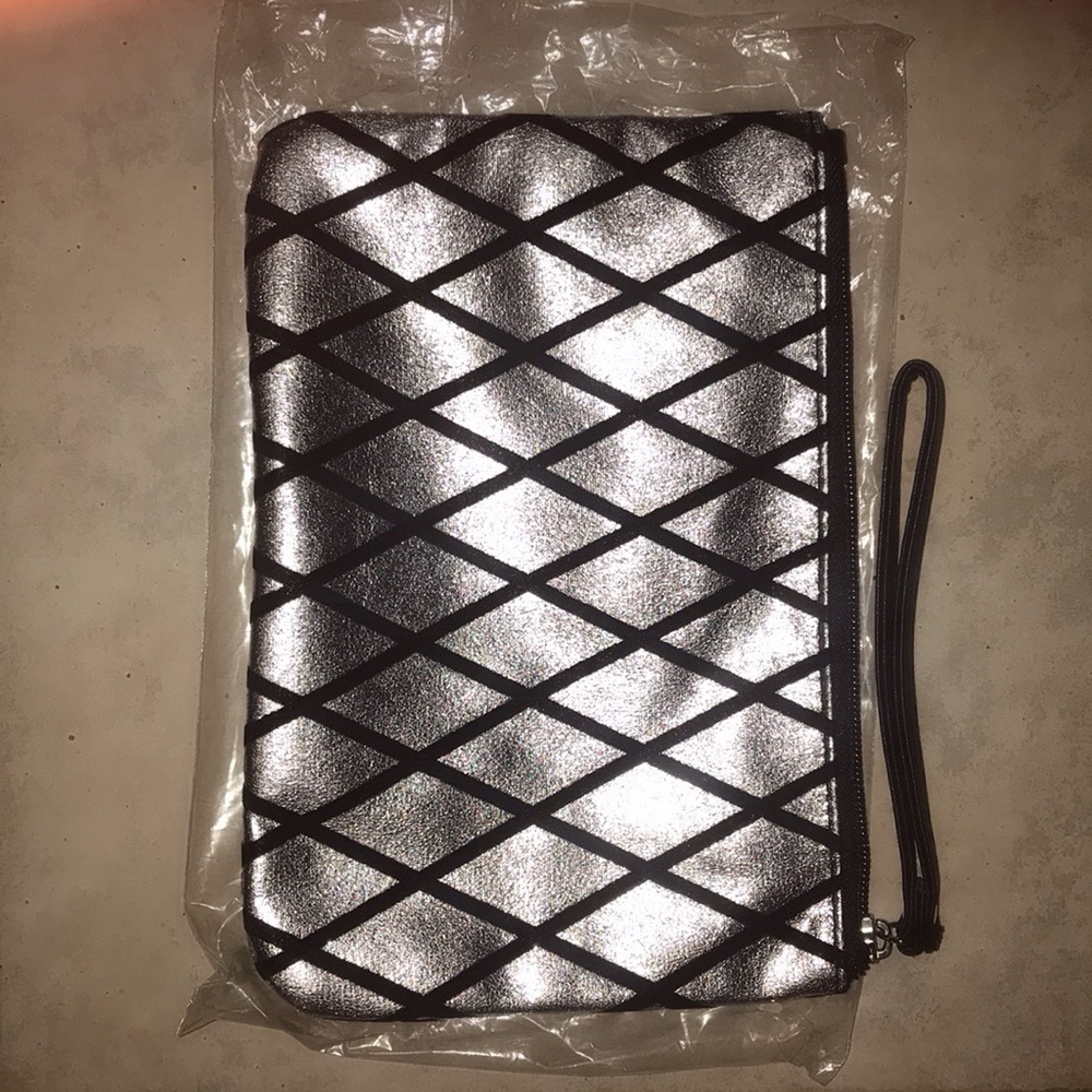Medium sized clutch bag (BRAND NEW)